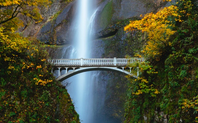 photo of multnomah falls, portland oregon